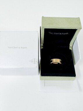 Van Cleef & Arpels Perlée signature ring